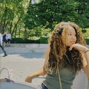 Meet your Posher, Aya